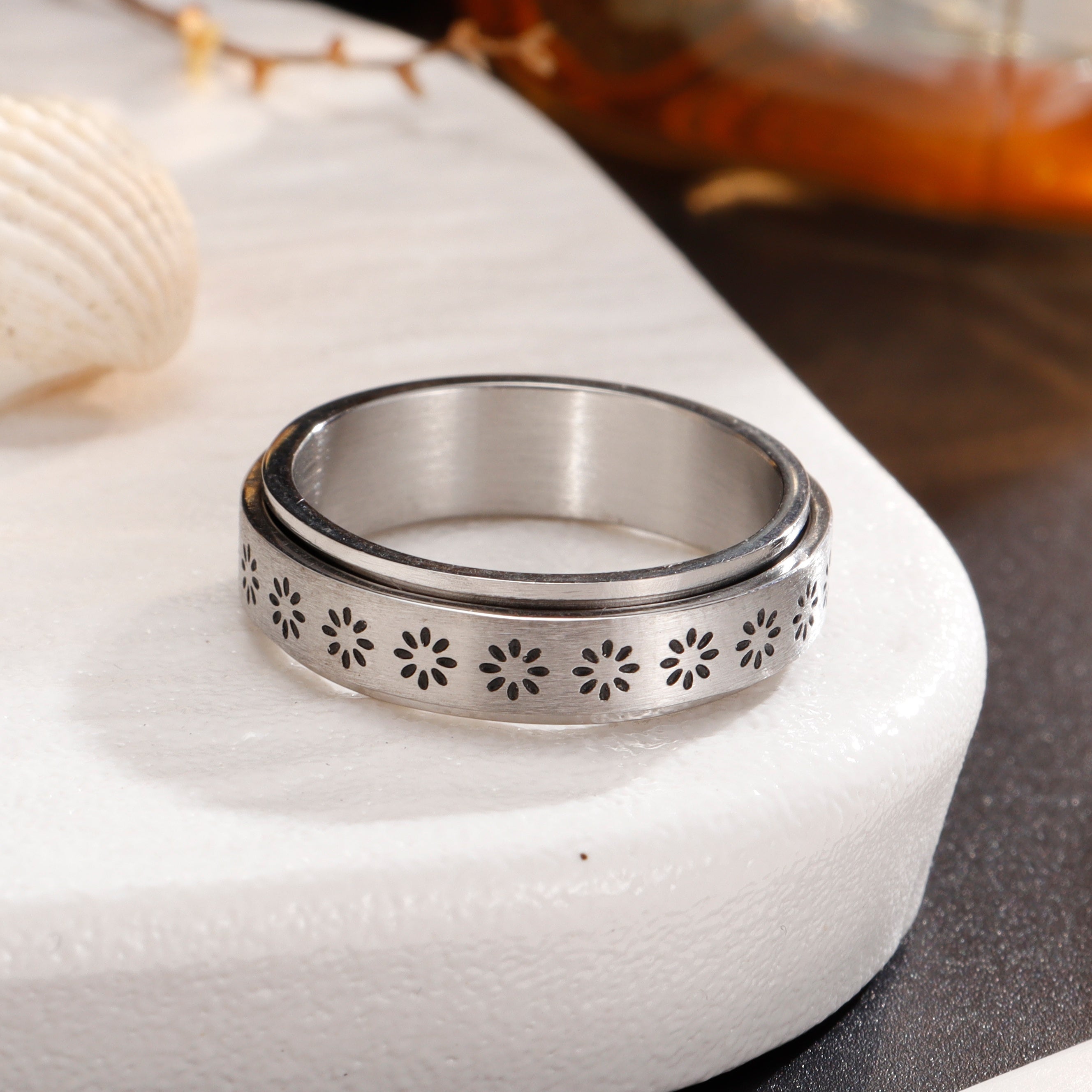 1 Stylish Women's Ring - Elegant Floral Spinner Ring, Stainless Steel Rotating Jewelry for Daily Wear/Parties/Vacations/Birthdays/Meditation/Yoga/Anniversaries & More